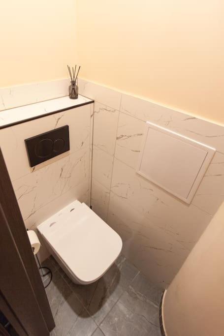 Vysoka Apartman Emf/Stp ブラチスラヴァ エクステリア 写真